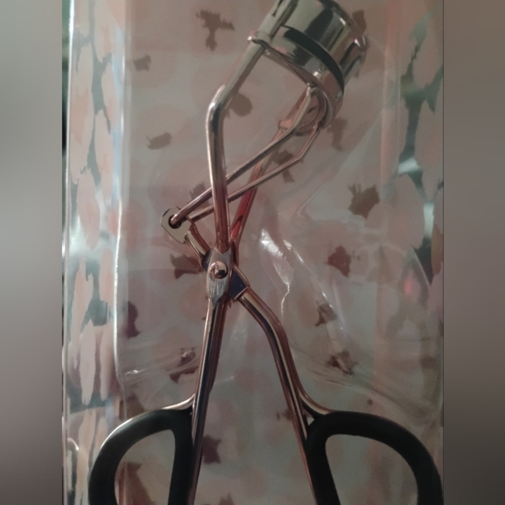 Silver and Black Eyelash Curler